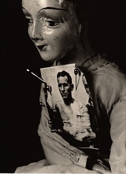 Work:&nbsp;Roz Leibowitz Effie in Love, 2011 gelatin silver print 14 x 11 inches LEIB128