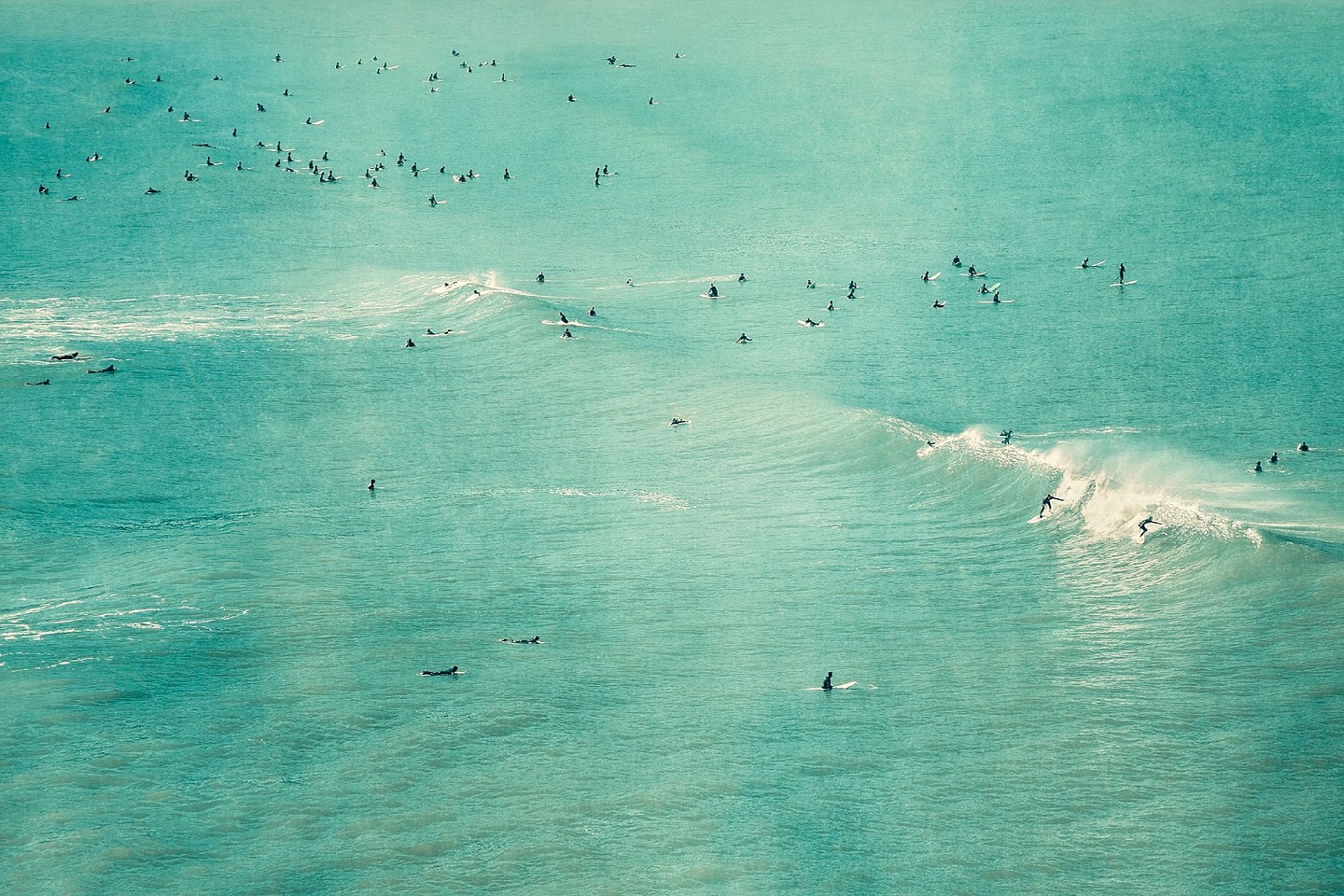 Thomas Hager
Cali Surfers, 2025
HAG705
archival pigment print, 40 x 60 inches
Edition of 10
